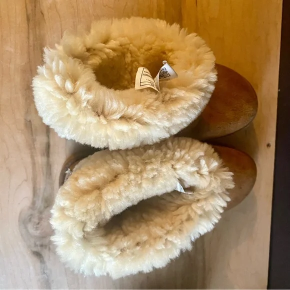 UGGs classic brown boots size 7 - Picture 6 of 8